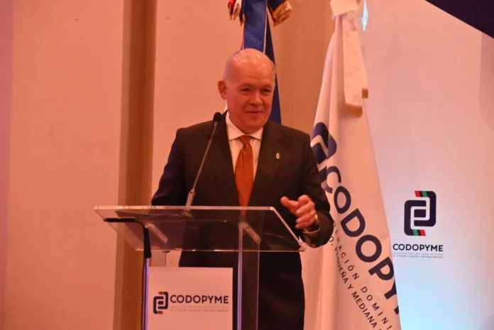 Desayuno empresarial sobre oportunidades tributarias.