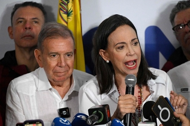 Machado y González Urrutia en reunión opositora