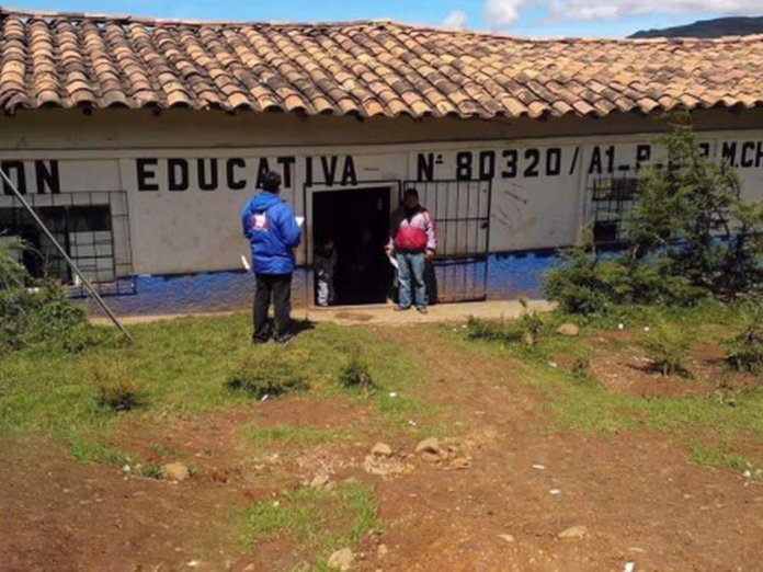Escuelas rurales en Perú requieren urgente reemplazo.