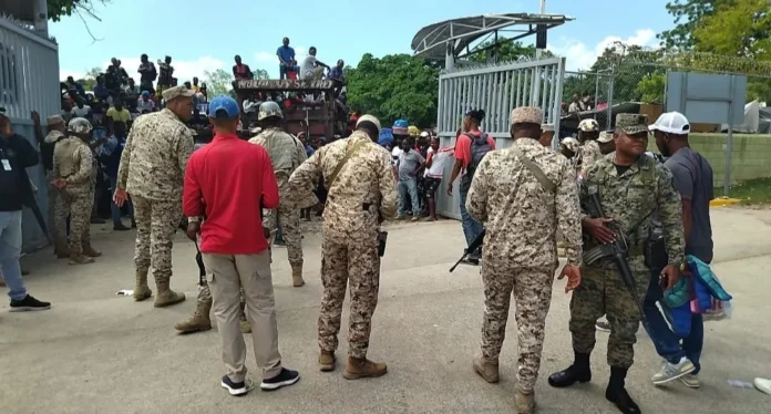 Haitiano hiere a agente del Cesfront.
