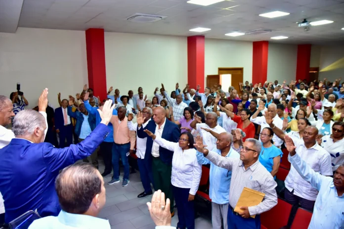 Miguel Vargas en encuentro educativo PRD.