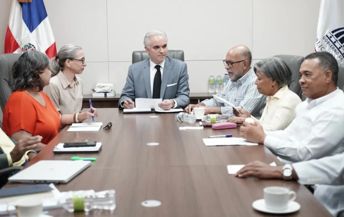 Minerd y ADP acuerdan cronograma de evaluación docente.