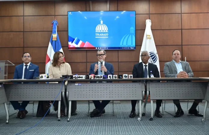 Ministro promueve igualdad laboral por edad