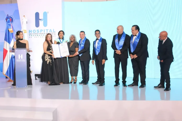 Graduación de 14 nuevos especialistas médicos.