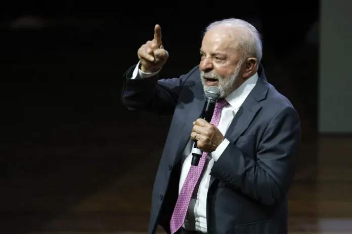 Lula lidera encuestas presidenciales en Brasil.