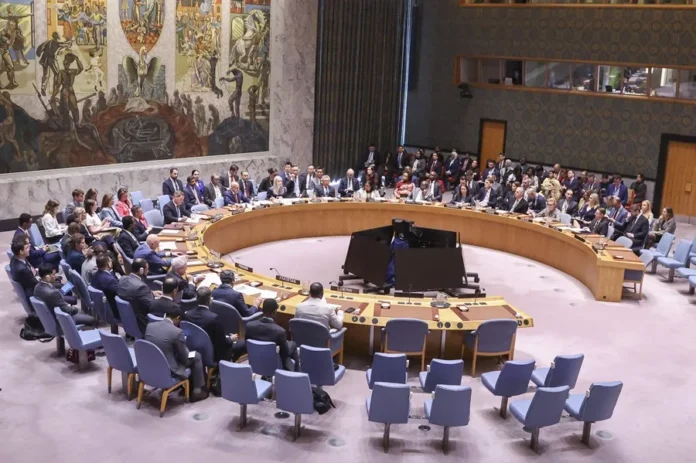 Rusia y China desafían sanciones a Irán