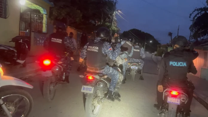 Operativo policial en Barahona para seguridad.