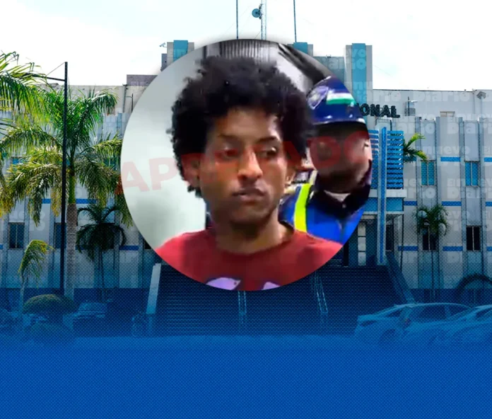 Francis Martínez se entrega a la policía.