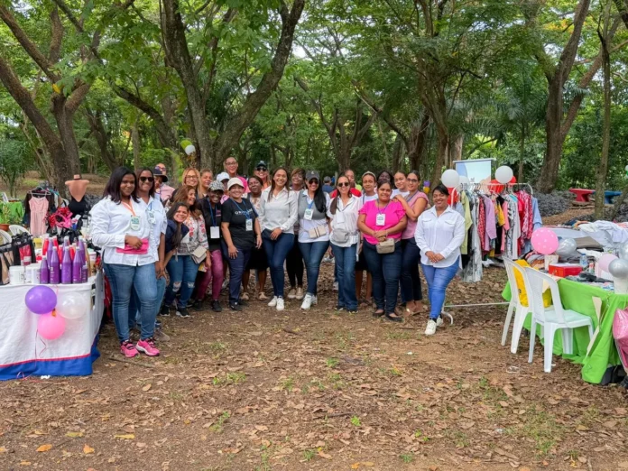Bazar de emprendimiento femenino en Santo Domingo