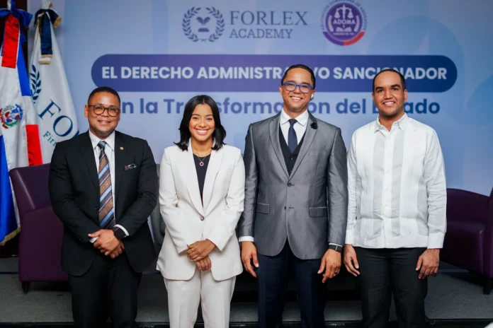 Panel sobre derecho administrativo en Santo Domingo