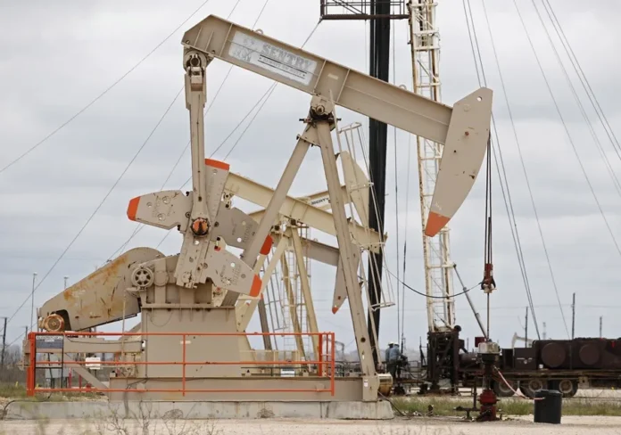 Petróleo de Texas alcanza 79 dólares por barril.