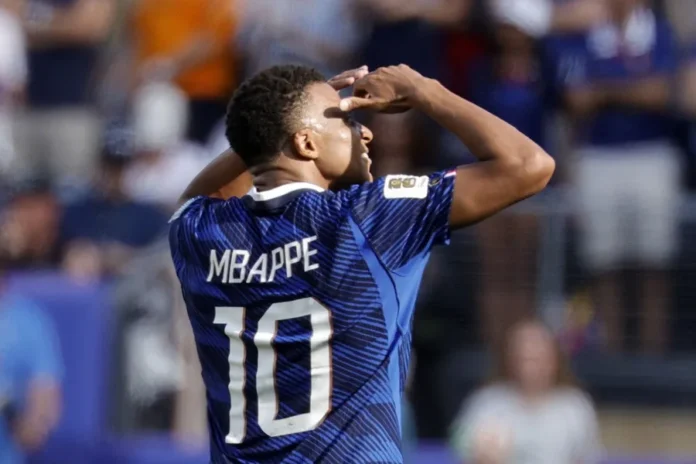 Mbappé celebra su gol en el Mundial.