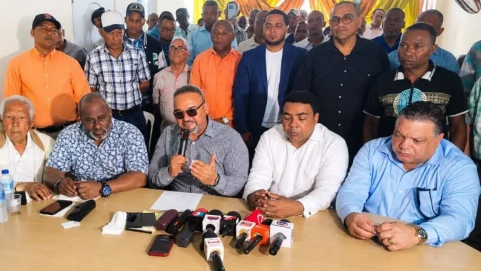 Gremios de transporte mantienen precios de pasaje