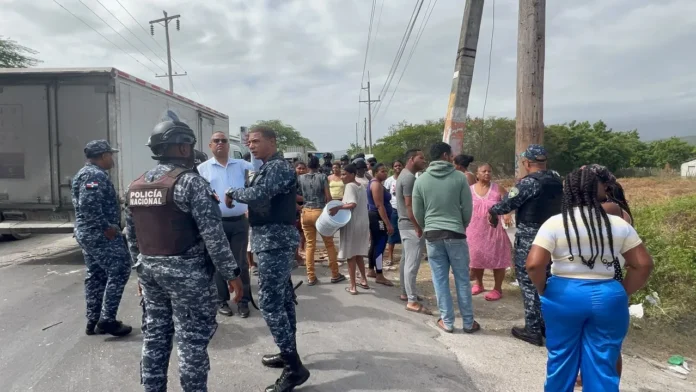 Protesta por falta de agua en Barahona.