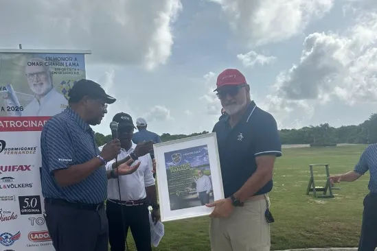 Reconocimiento a Omar Chahín Lama en golf.