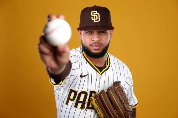 Randy Vásquez recibe alta médica en Dodgers.