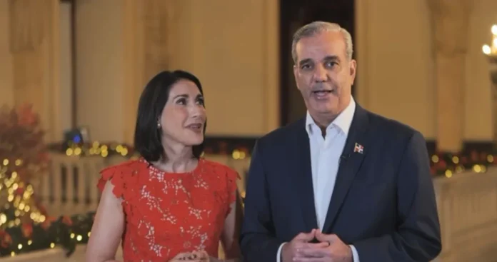 Raquel Arbaje felicita a Luis Abinader.