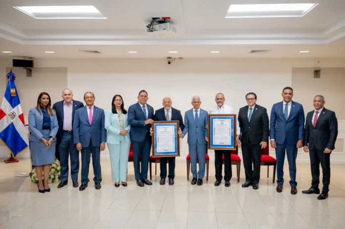 Reconocimiento a Marino Berigüete y Antonio Méndez