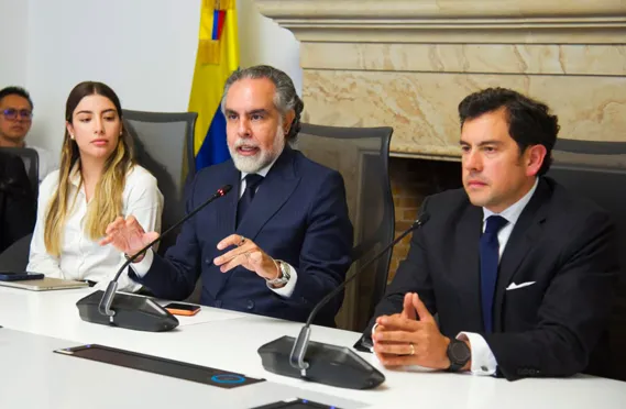 Transición cordial en Ministerio del Interior colombiano