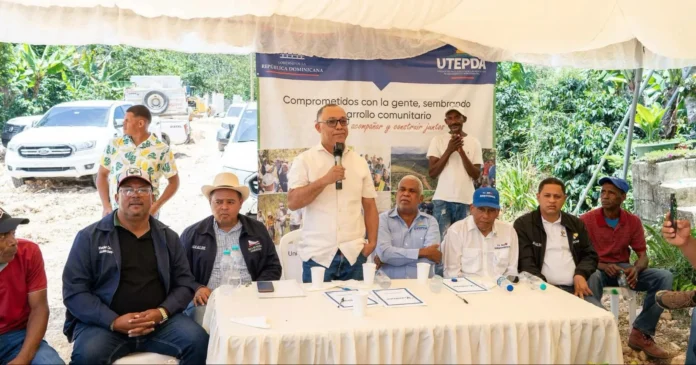 Carretera El Maniel–Juan Santiago en desarrollo.