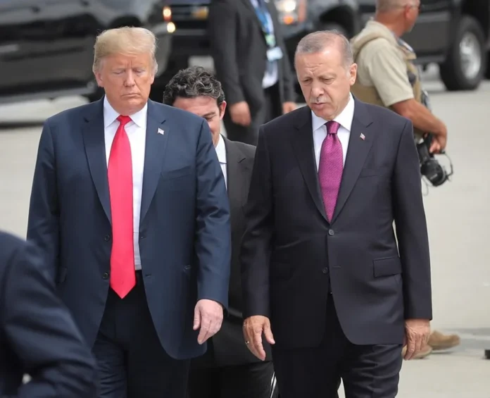 Trump en cumbre de la OTAN en Ankara.