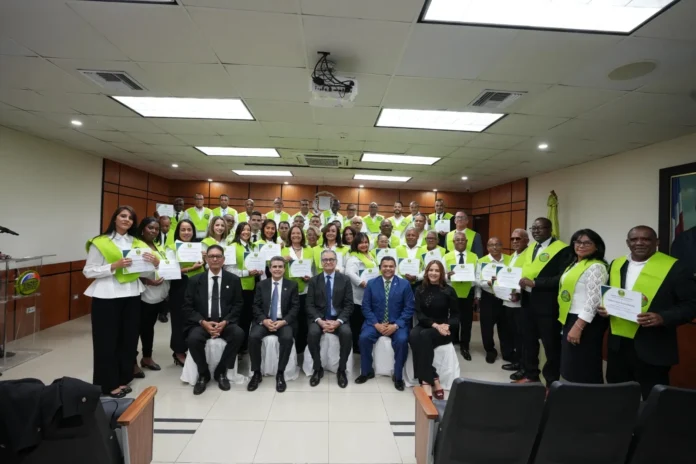 Graduación de dirigentes de Fuerza del Pueblo