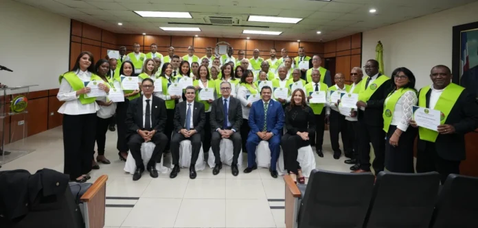 Graduación de dirigentes en justicia electoral