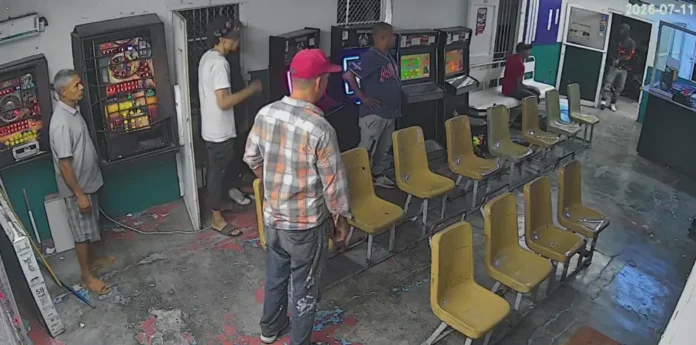 Asalto violento en banca de apuestas.