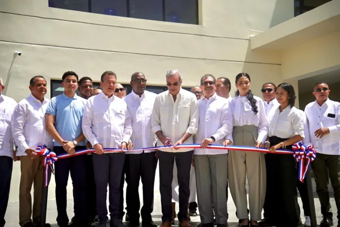 Inauguración del nuevo centro UASD en Santiago.