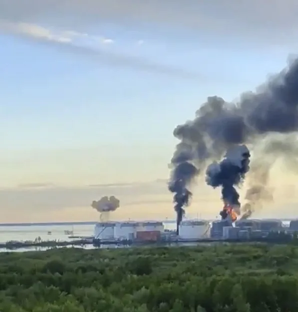 Ucrania ataca petroleros rusos en Azov