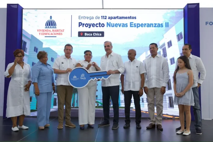 Entrega de apartamentos en Boca Chica.