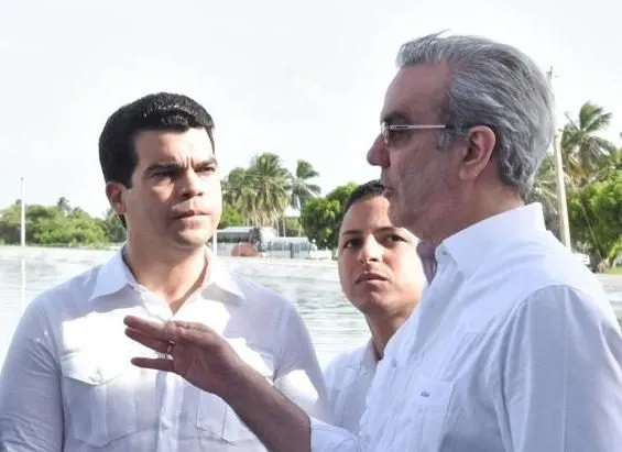 Abinader prioriza agua potable en Samaná.
