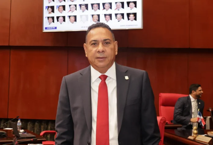 Senador Tineo denuncia apagones en Monte Plata