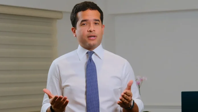 Omar Fernández critica aumento de impuestos.