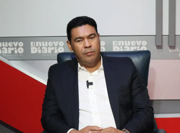 Rafael Barón Duluc discute reforma laboral.