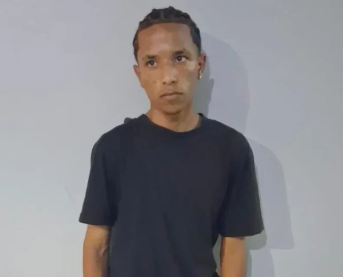 Policía arresta a hombre con drogas en Cienfuegos.