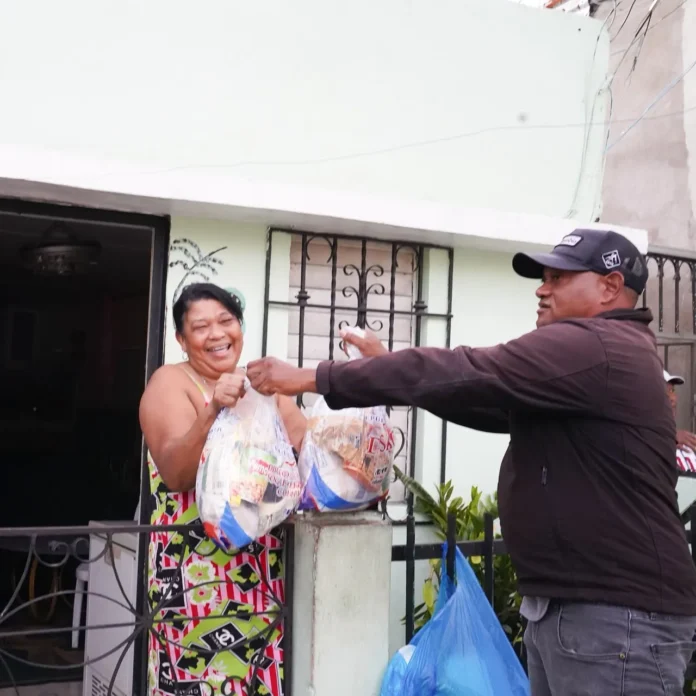 Entrega de alimentos a familias vulnerables