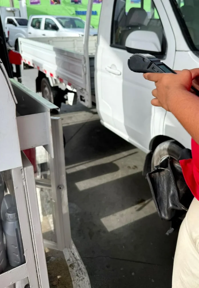 Estaciones de combustible aceptan tarjetas de pago