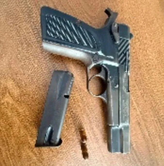 Arresto por porte ilegal de arma en Santiago