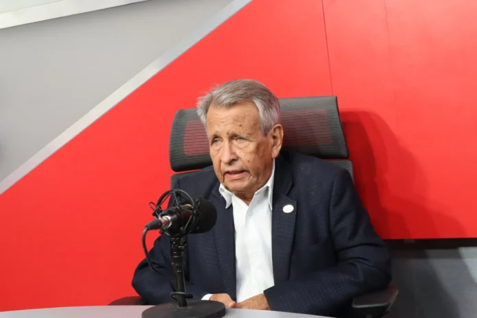 Enrique De León propone carrera docente superior.