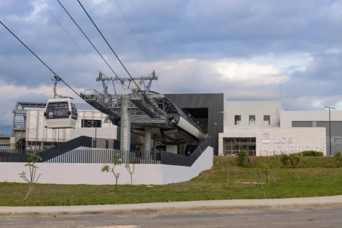 Teleférico de Los Alcarrizos en mantenimiento.