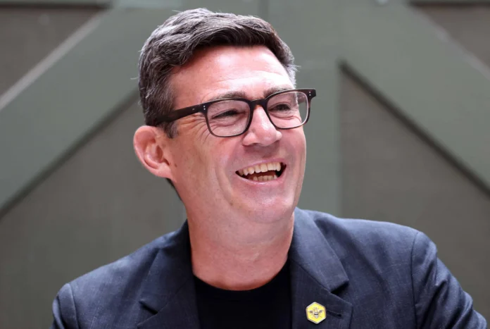 Andy Burnham candidato a líder laborista.
