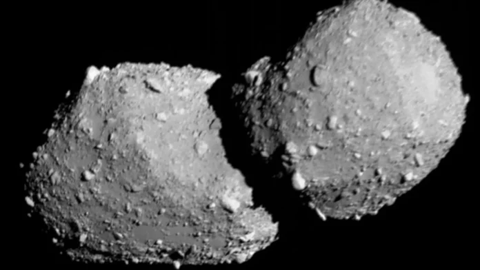 Asteroide Torifune con forma de muñeco de nieve.