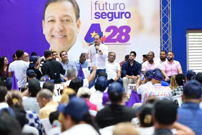 Abel Martínez en Santiago, apoyo al país.