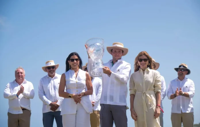 Stefano Mazzoli celebra su victoria en Corales.