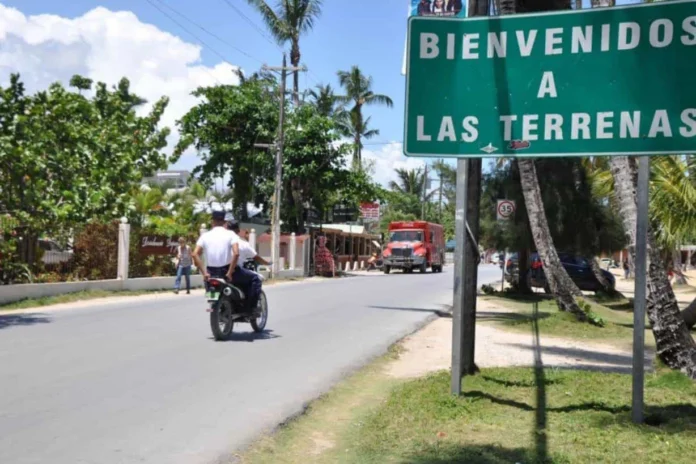 Apagón en Las Terrenas por sobrecarga eléctrica.