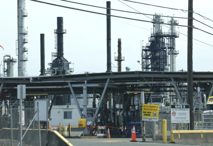 Petróleo de Texas cae a 72 dólares.