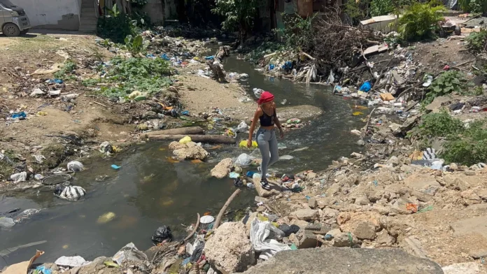 Falta de alcantarillado en provincias del Suroeste.
