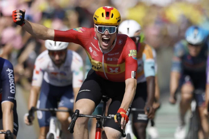 Waerenskjold celebra victoria en Tour de Francia