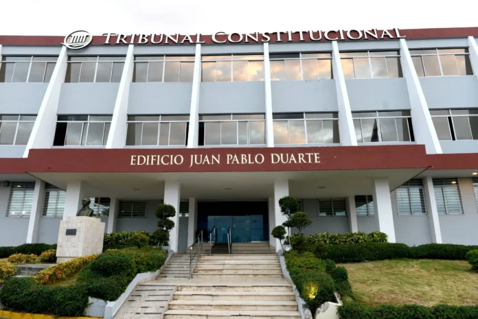 TC ordena nacionalidad a 16 haitianos.